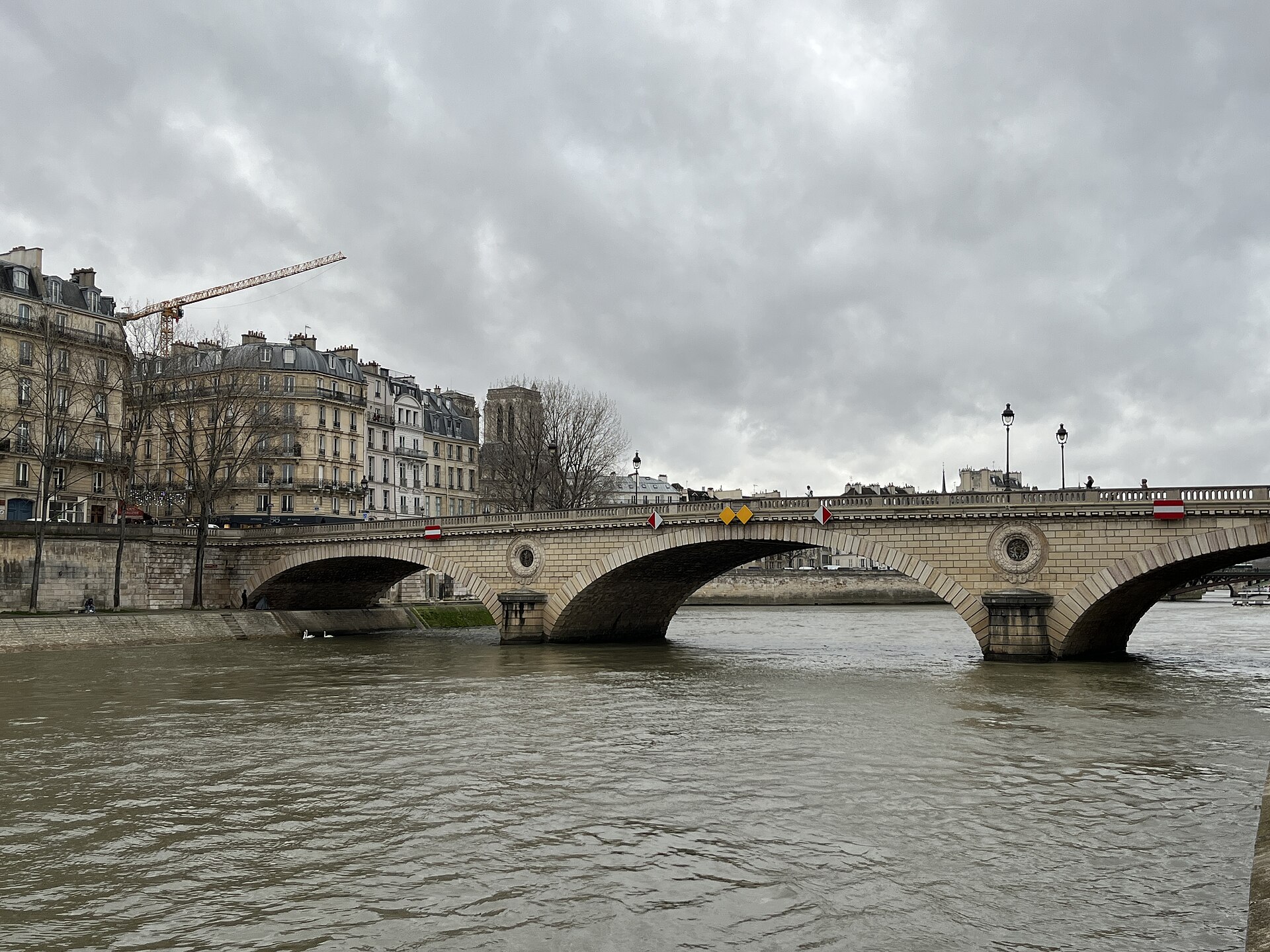 Pont parisien, ouvrage d’art en ville