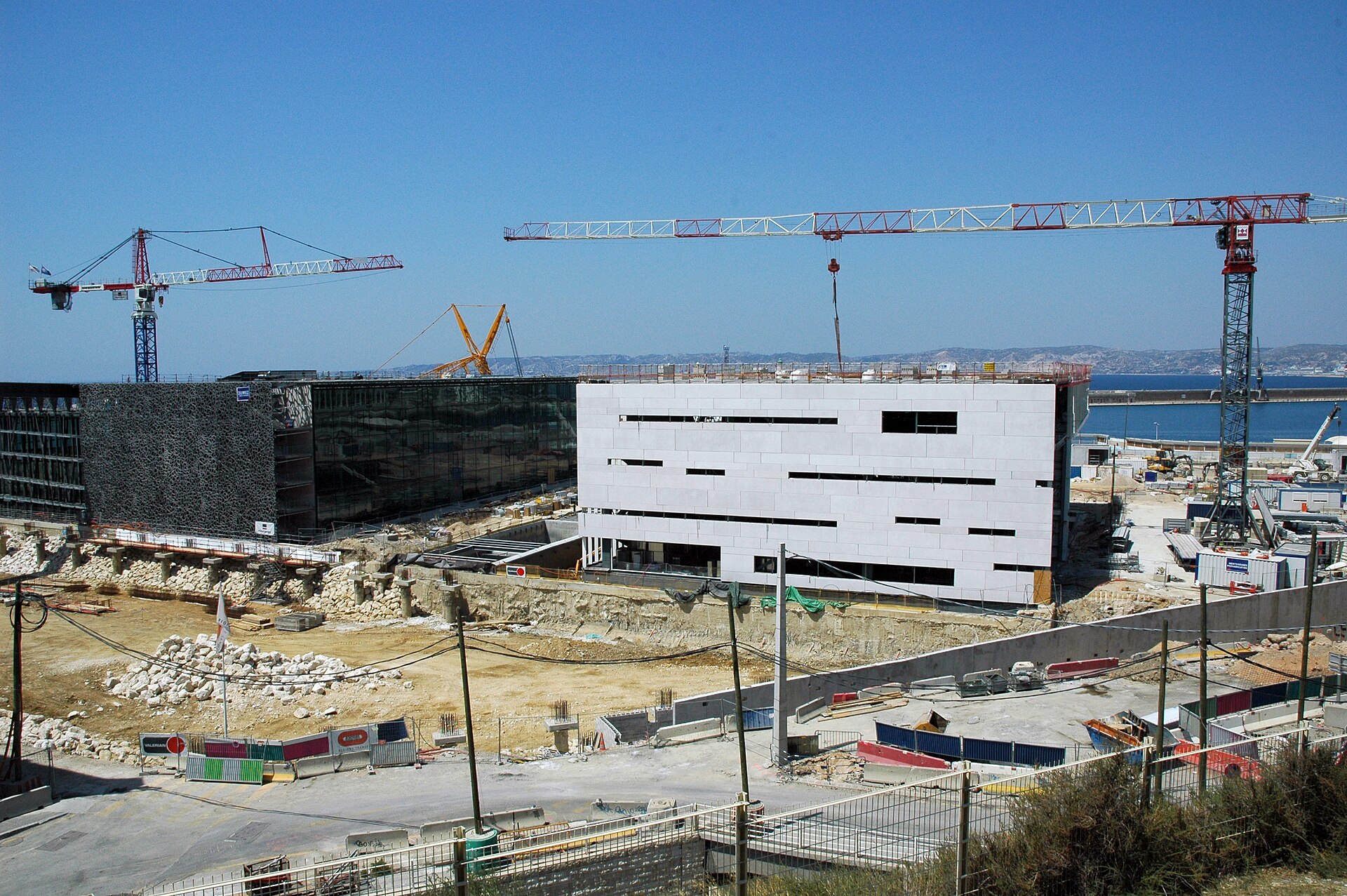 Ouvrage culturel en construction sur le port de Marseille